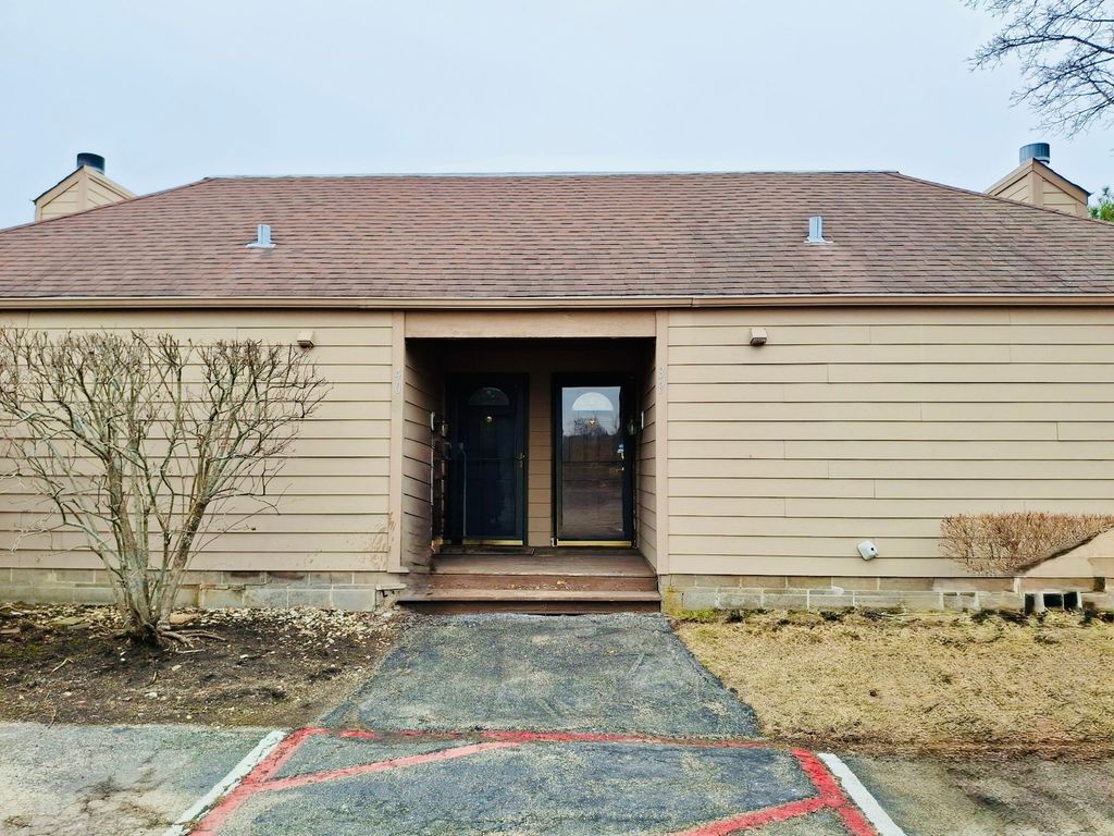 3349 Beacon Street 39, North Chicago, IL 60064