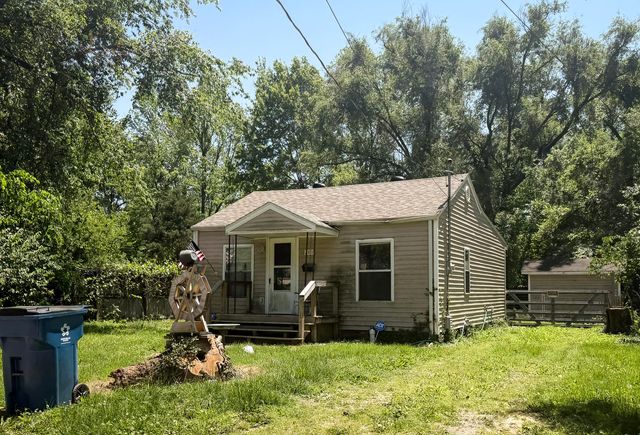 2416 W Monroe Street, Springfield, MO 65802