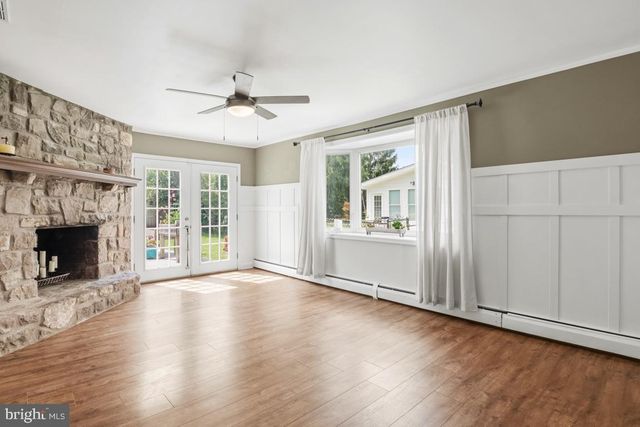 228 LENAPE DR, North Wales, PA 19454