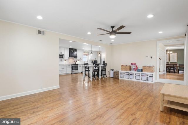 228 LENAPE DR, North Wales, PA 19454