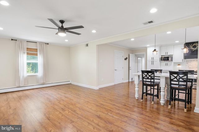 228 LENAPE DR, North Wales, PA 19454