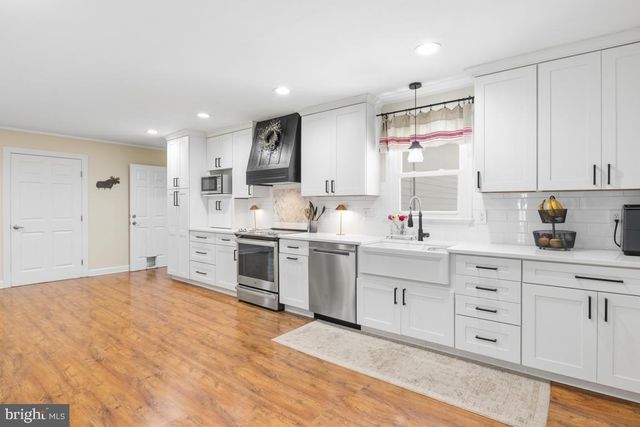228 LENAPE DR, North Wales, PA 19454