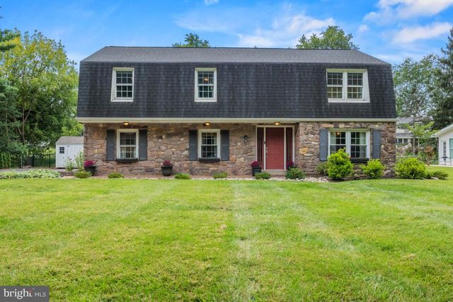 228 LENAPE DR, North Wales, PA 19454