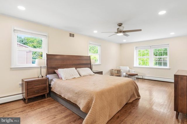228 LENAPE DR, North Wales, PA 19454