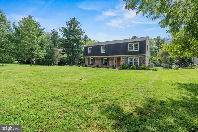 228 LENAPE DR, North Wales, PA 19454