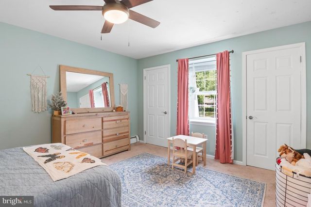 228 LENAPE DR, North Wales, PA 19454