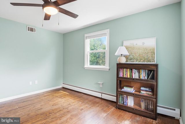 228 LENAPE DR, North Wales, PA 19454