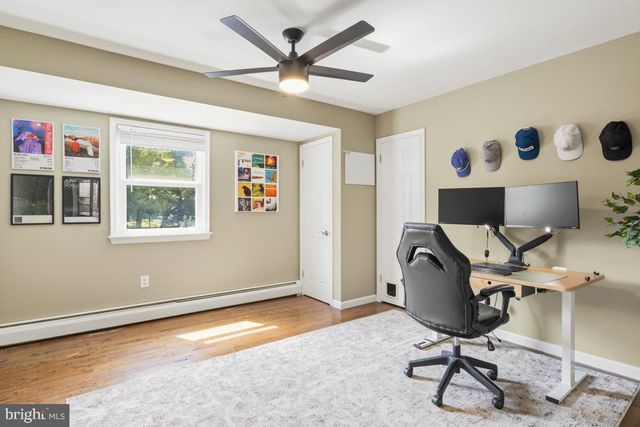 228 LENAPE DR, North Wales, PA 19454