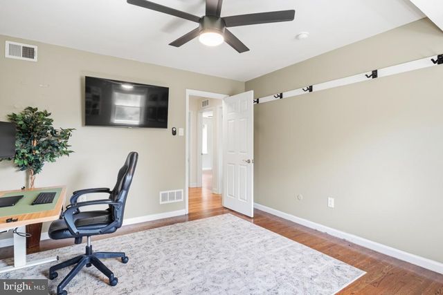 228 LENAPE DR, North Wales, PA 19454