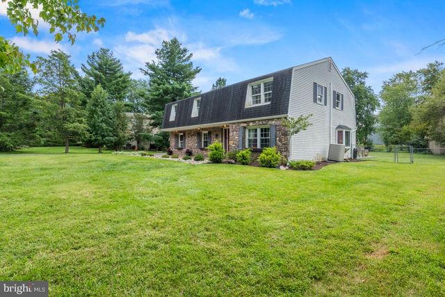 228 LENAPE DR, North Wales, PA 19454