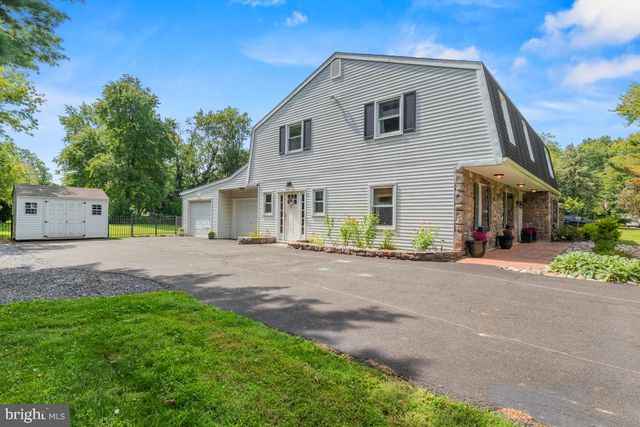 228 LENAPE DR, North Wales, PA 19454