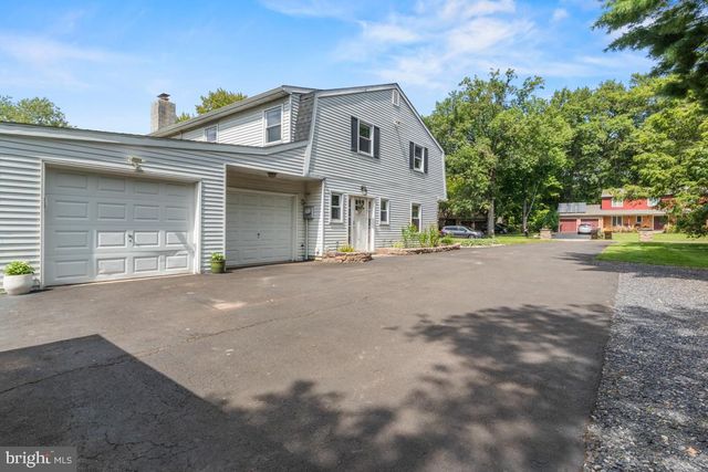 228 LENAPE DR, North Wales, PA 19454