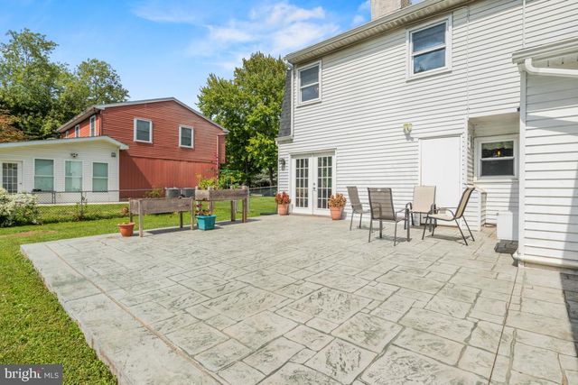 228 LENAPE DR, North Wales, PA 19454