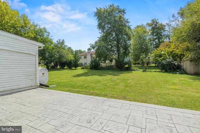 228 LENAPE DR, North Wales, PA 19454