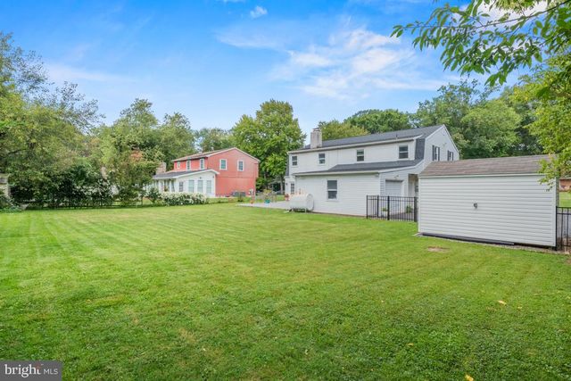 228 LENAPE DR, North Wales, PA 19454