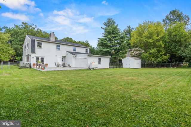228 LENAPE DR, North Wales, PA 19454