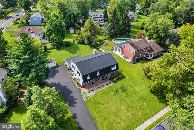 228 LENAPE DR, North Wales, PA 19454