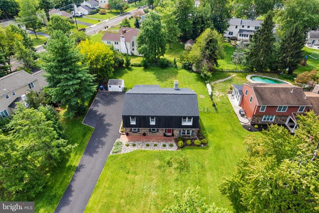228 LENAPE DR, North Wales, PA 19454