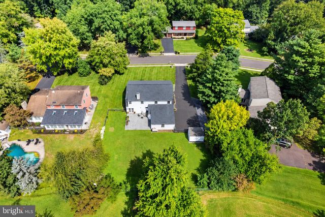 228 LENAPE DR, North Wales, PA 19454