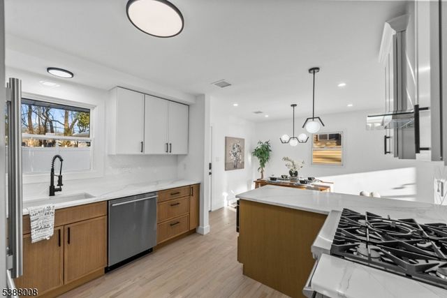 177 Rockwood Pl, Englewood City, NJ 07631