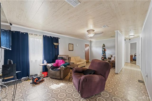 807 N Louisiana Avenue, Weslaco, TX 78596