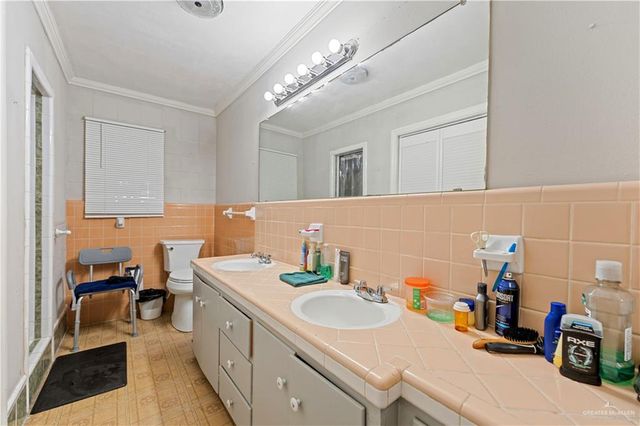 807 N Louisiana Avenue, Weslaco, TX 78596