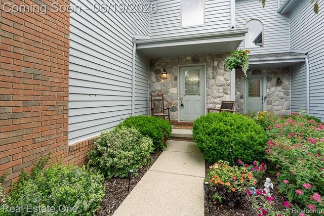 6595 Scenic Pines Court, Clarkston, MI 48346