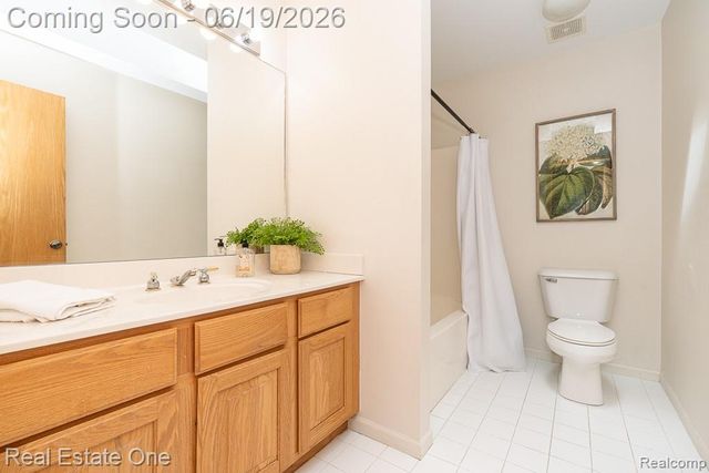 6595 Scenic Pines Court, Clarkston, MI 48346
