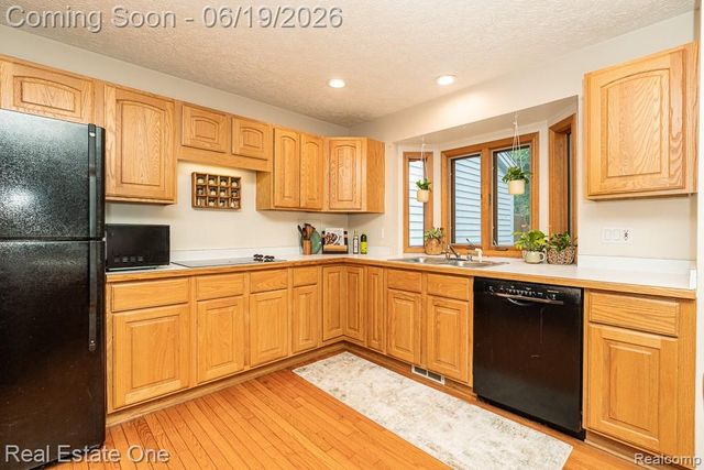 6595 Scenic Pines Court, Clarkston, MI 48346