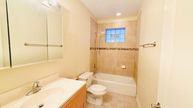 4166 S Emerald Street, Chicago, IL 60609