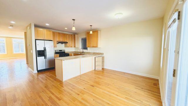 4166 S Emerald Street, Chicago, IL 60609