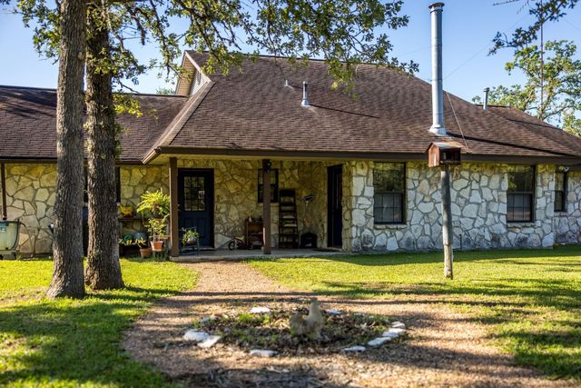 2062 N Fm 1291, Fayetteville, TX 78940