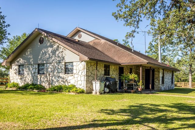 2062 N Fm 1291, Fayetteville, TX 78940