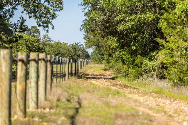 2062 N Fm 1291, Fayetteville, TX 78940
