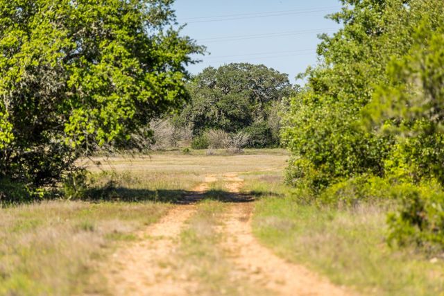 2062 N Fm 1291, Fayetteville, TX 78940