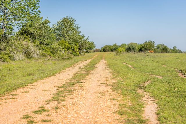 2062 N Fm 1291, Fayetteville, TX 78940