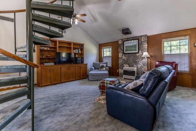 2062 N Fm 1291, Fayetteville, TX 78940