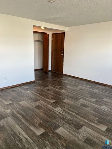 3901 S Glendale Ave Avenue, Sioux Falls, SD 57015