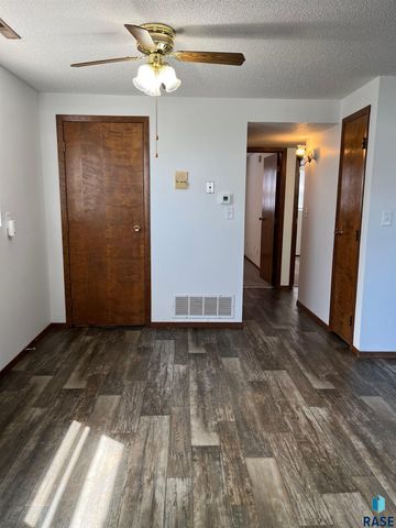 3901 S Glendale Ave Avenue, Sioux Falls, SD 57015