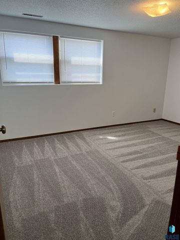 3901 S Glendale Ave Avenue, Sioux Falls, SD 57015