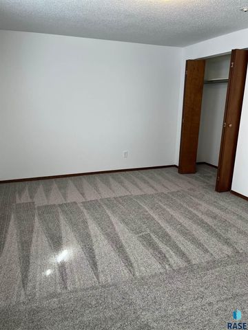 3901 S Glendale Ave Avenue, Sioux Falls, SD 57015