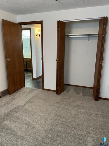 3901 S Glendale Ave Avenue, Sioux Falls, SD 57015