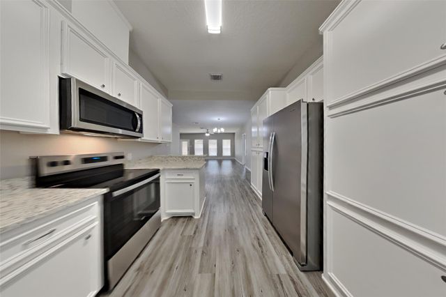 121 Warbonnet Drive, Conroe, TX 77304