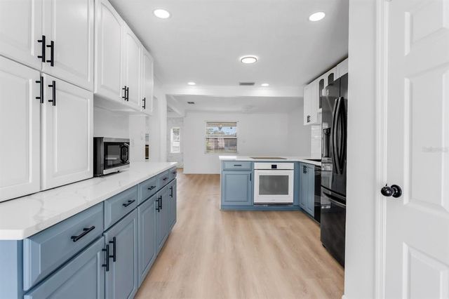 621 85TH AVENUE N, St Petersburg, FL 33702