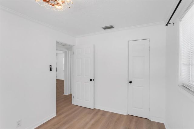 621 85TH AVENUE N, St Petersburg, FL 33702