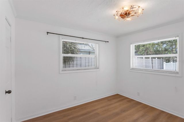 621 85TH AVENUE N, St Petersburg, FL 33702