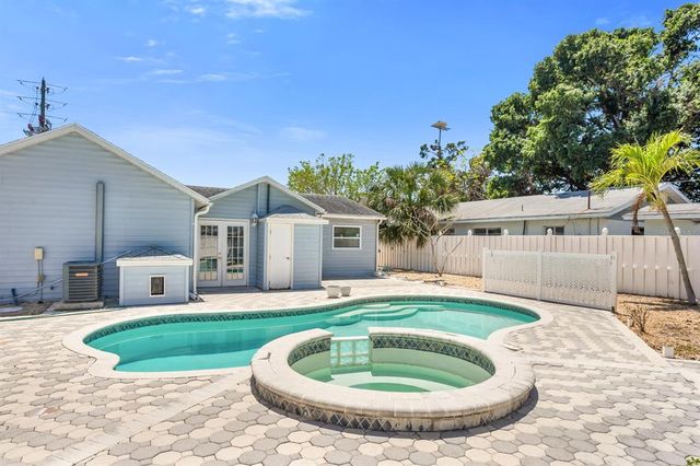 621 85TH AVENUE N, St Petersburg, FL 33702