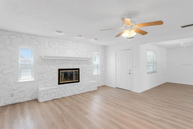 621 85TH AVENUE N, St Petersburg, FL 33702