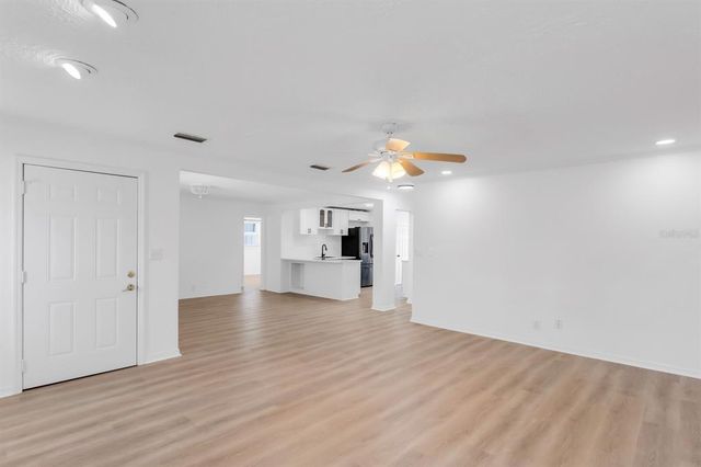621 85TH AVENUE N, St Petersburg, FL 33702