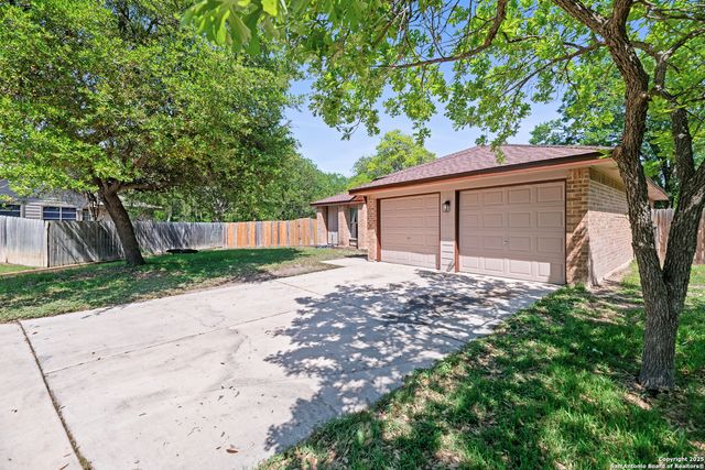 9400 Woodland Hills, San Antonio, TX 78250